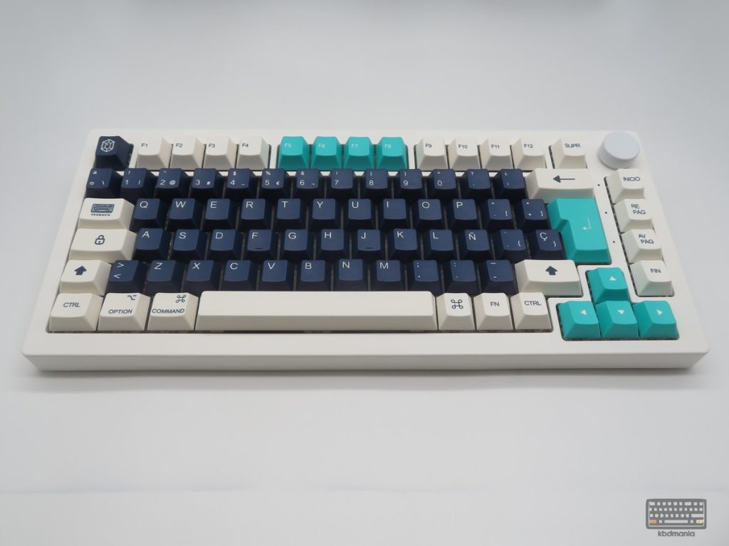 Set de keycaps EMERALD 2.0 de kbdmania en teclado 75%, hecho en PBT, deep dye sub, compatible con Mac y PC, ISO y ANSI español, colores vivos y alegres.