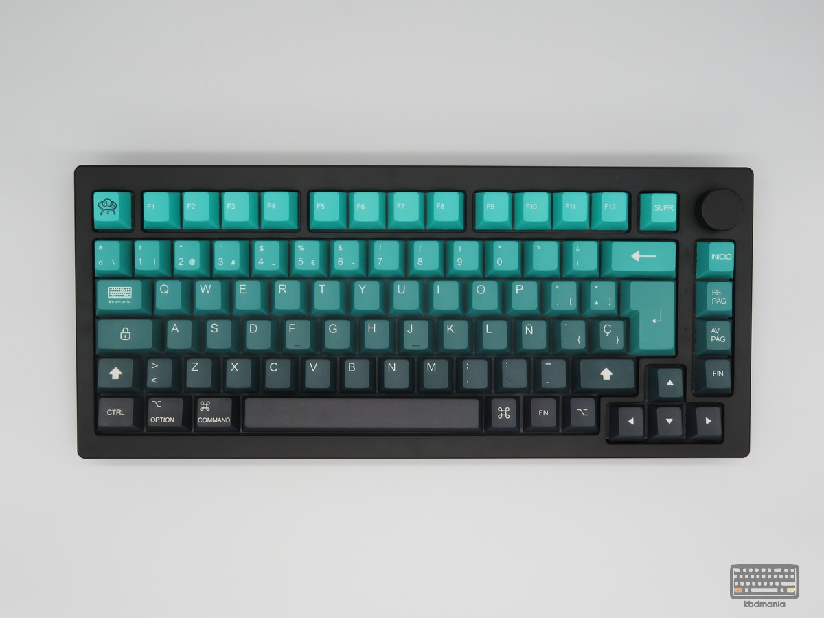 Set de keycaps UFO 2.0 en teclado 75%, diseño con degradados verdes y estética espacial, PBT deep dye sub, ISO Español y ANSI.