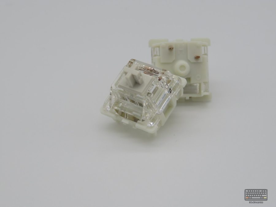 Par de switches Gateron White mostrando frontal y trasera del mismo switch, tacto lineal y suave, se vende suelto