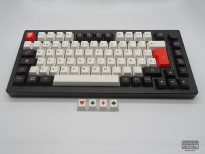 Keycaps Joker instaladas en teclado negro, grabado láser y material PBT