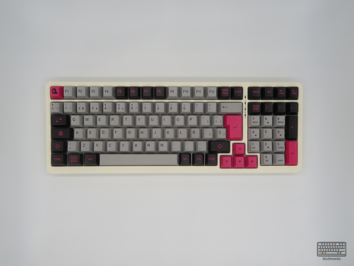 TEclado con keycaps ISO , modelo phantom , diseño de kbdmania