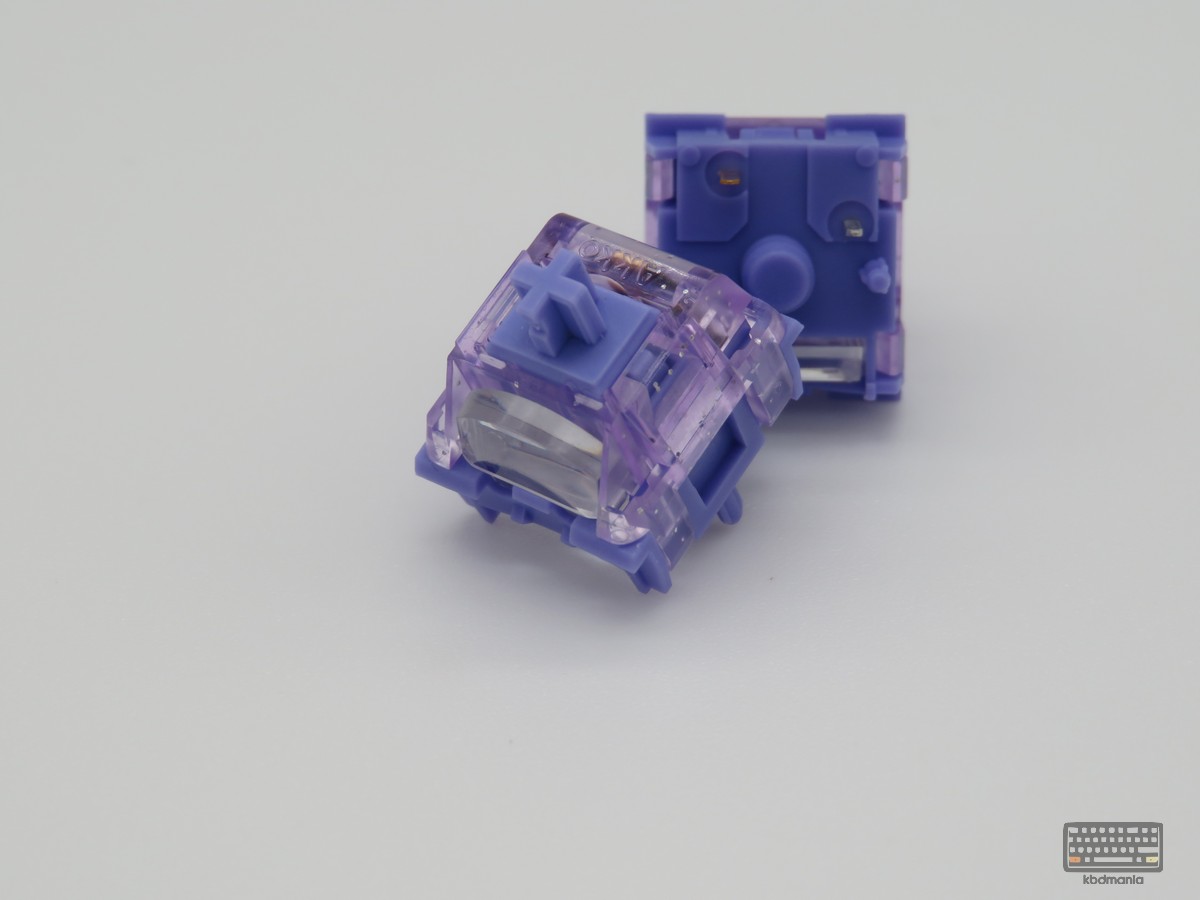 Par de switches Akko Starlit mostrando frontal y trasera del mismo switch