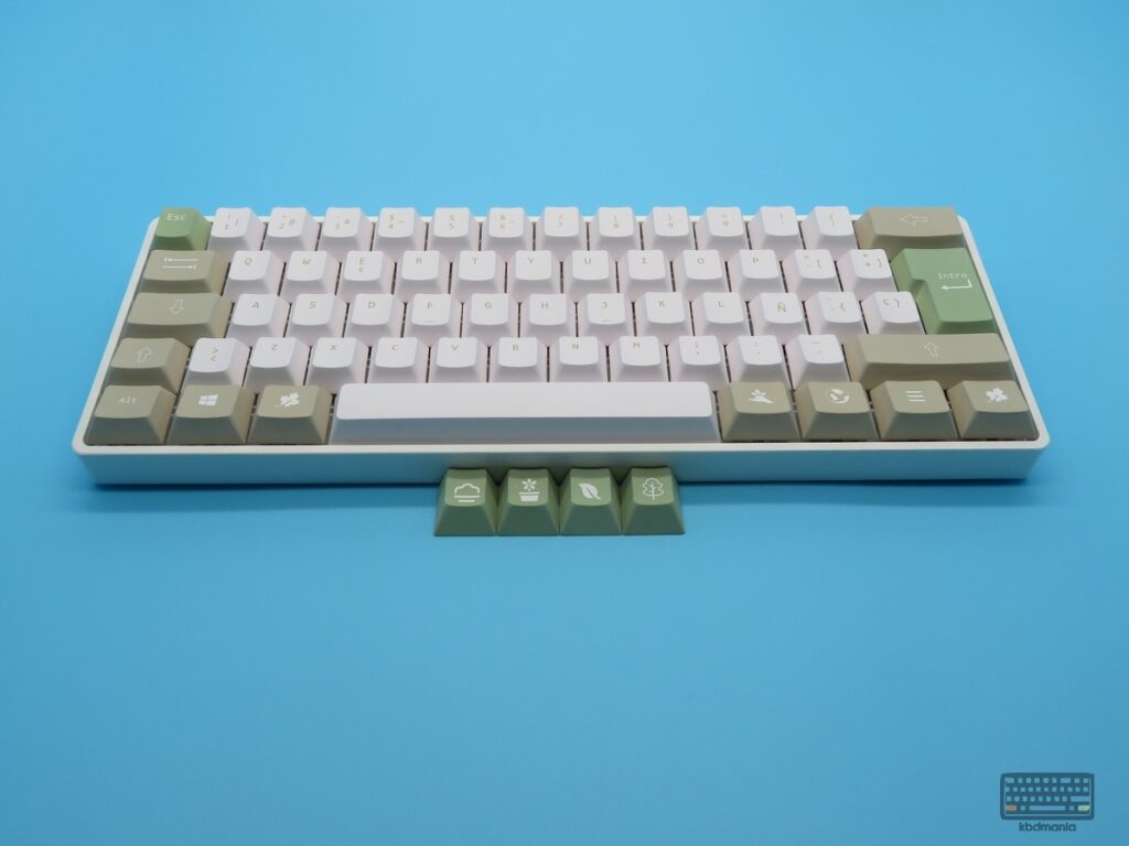 Set de 110 teclas Madre tierra con leyendas en español. diseño de kbdmania en teclado blanco