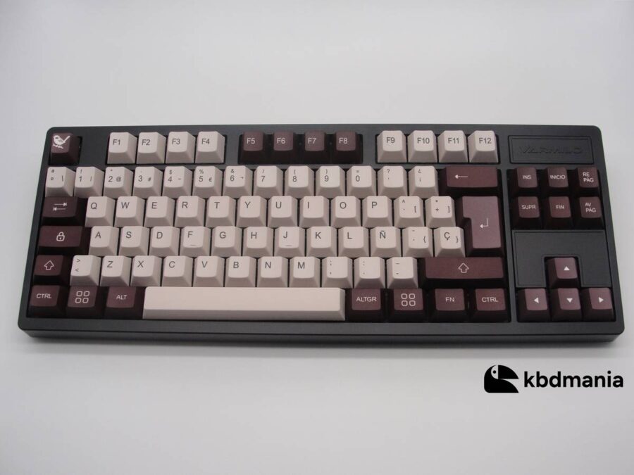 Keycaps en español en tonos marrones , sobre un teclado negro ISO-TKL. 2 estilos con 1 set.
