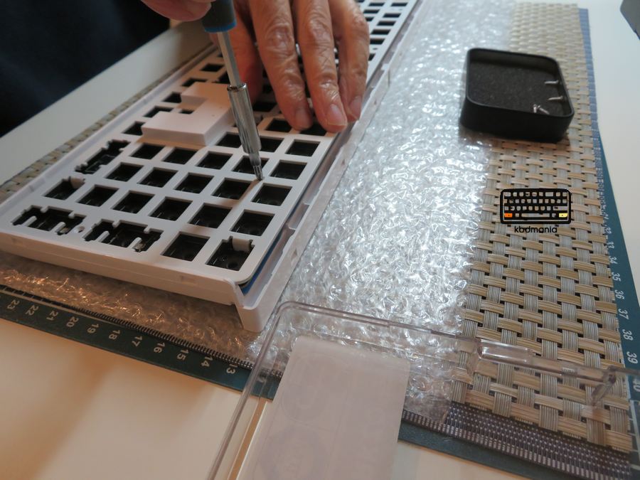 Foto montando carsasa en taller