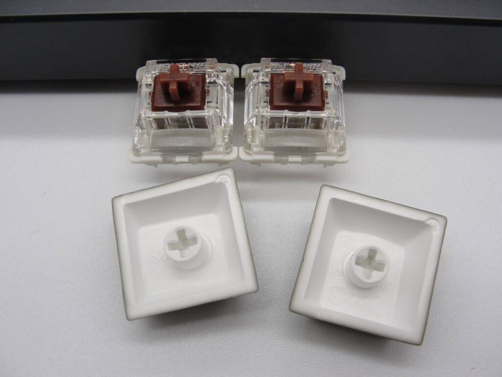 Pareja de switches y keycaps, compatibles tipo MX (cruz)