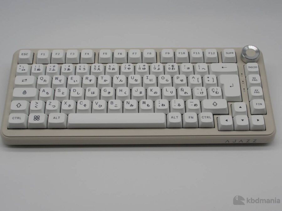 Keycaps español , perfil XDA. En color blanco con caracteres en japonés. Sobre teclado beige ISO-75%