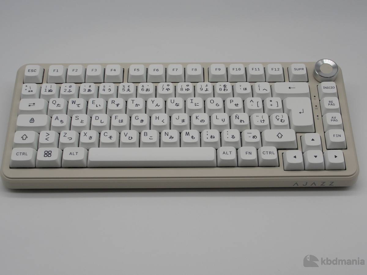 Keycaps español , perfil XDA. En color blanco con caracteres en japonés. Sobre teclado beige ISO-75%